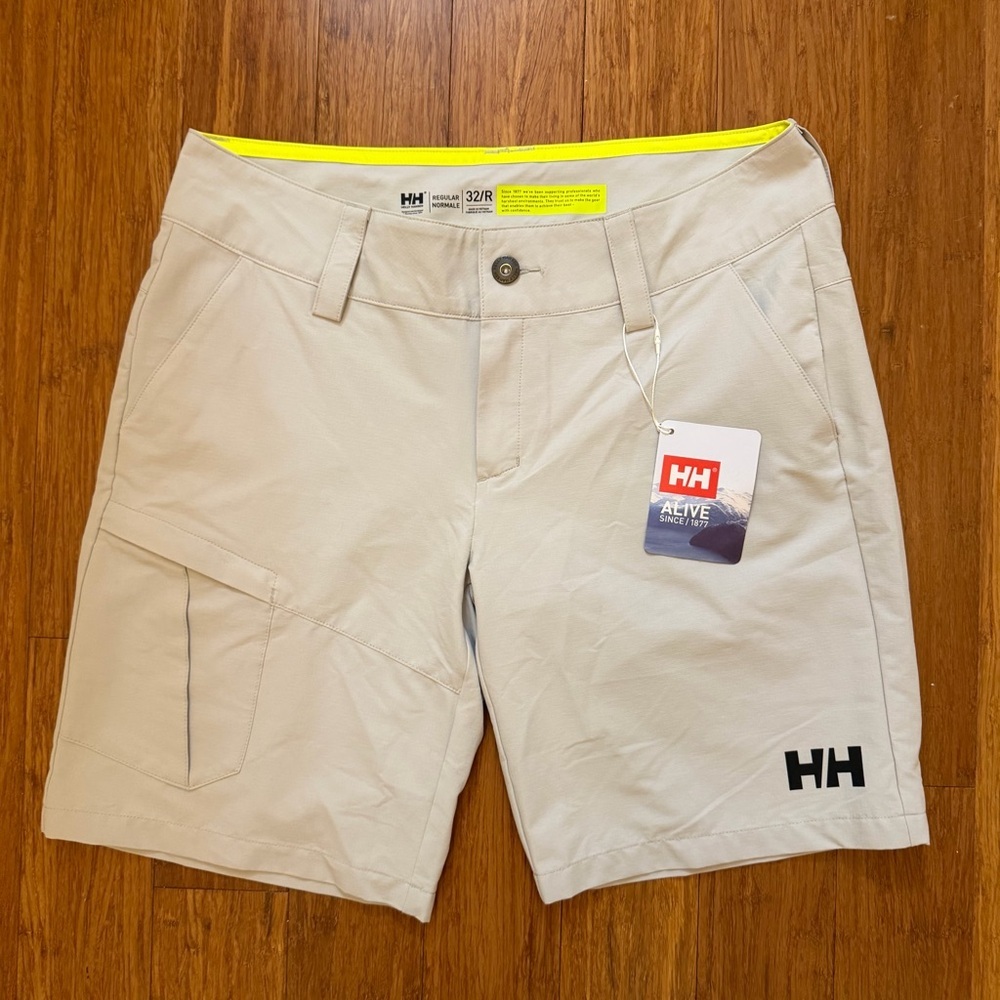 NWT Helly Hansen Women's Quick-Dry Cargo Shorts in grey fog size 32 HH